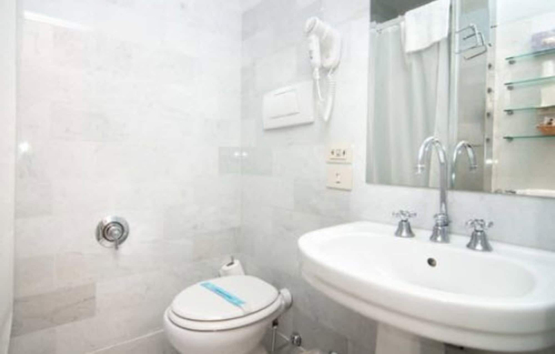 Bathroom 3, Hotel Alexandra, Roma
