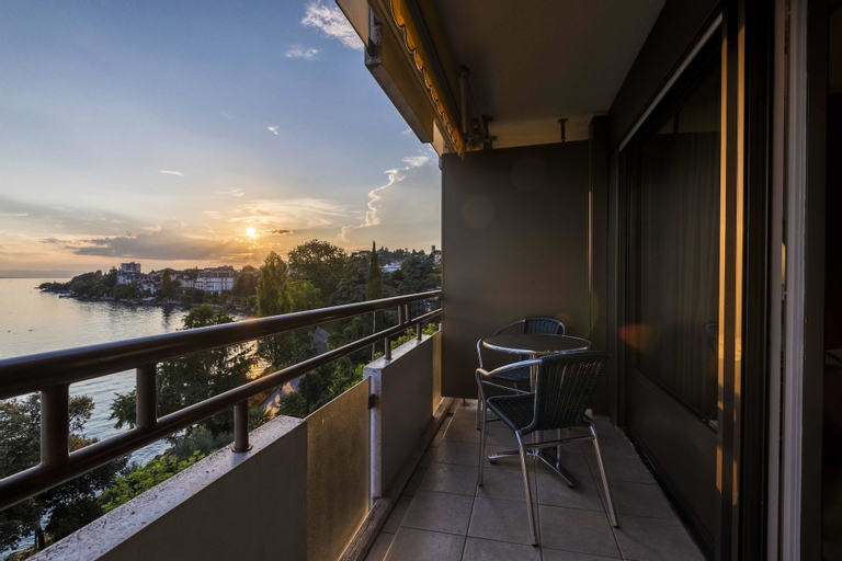 Exterior & Views 22