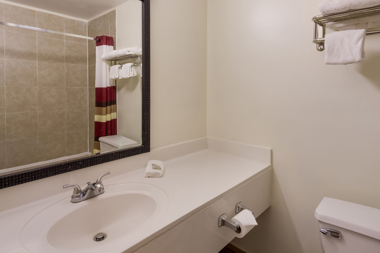 Bathroom 5, Red Roof Inn Crestview, Okaloosa
