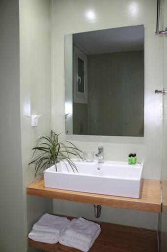 Bathroom 5, Dassia Beach, Ionian Islands