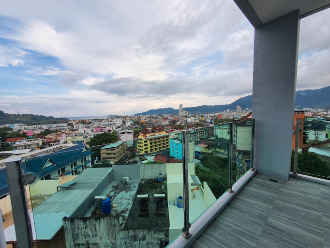 Exterior & Views 28