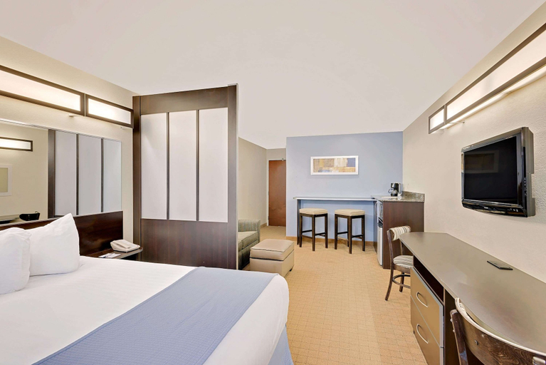 Bedroom 3, Microtel Inn & Suites by Wyndham Geneva, Ontario