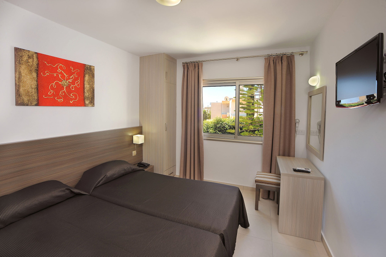 Bedroom 4, Petrosana Hotel Apartments