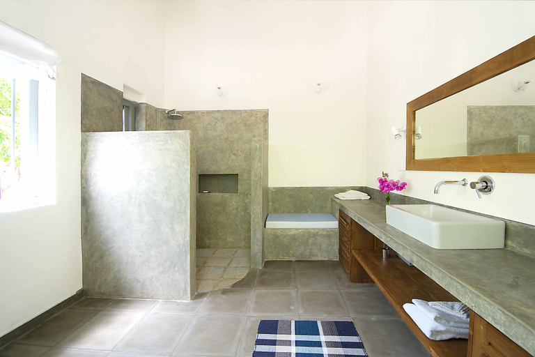 Bathroom 4, Suriyawatta, Weligama