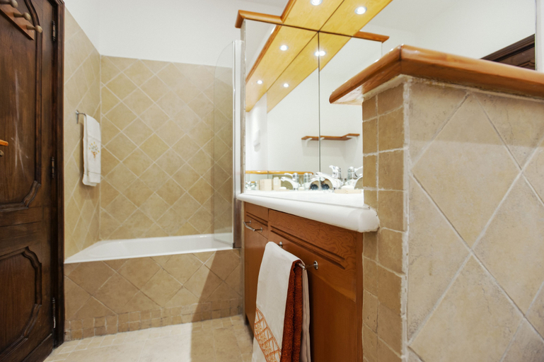 Bathroom 4, Lungaretta 3 - WR Apartments, Rome