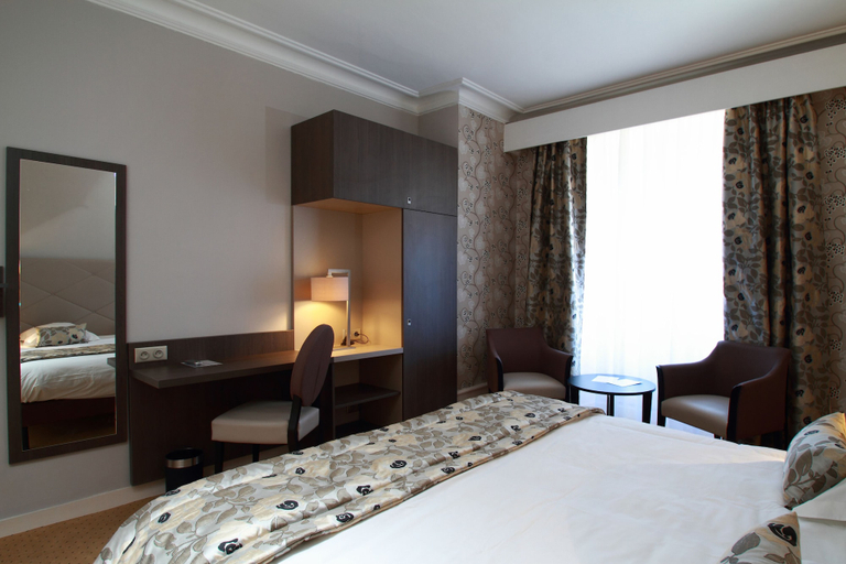 Bedroom 4, Grand Hôtel de L'Europe, Finistère