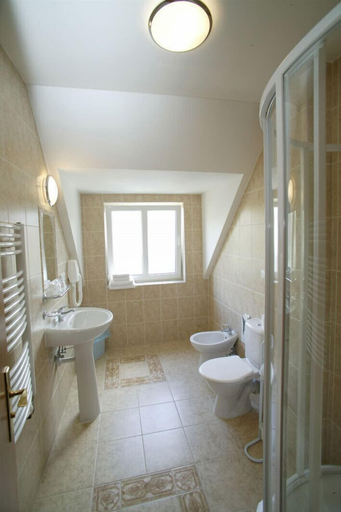 Bathroom 4, Hotel Pawlovnia, Praha 8