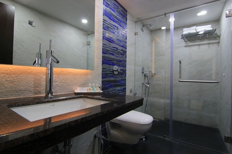 Bathroom 5, Hotel O2 Oxygen, North 24 Parganas