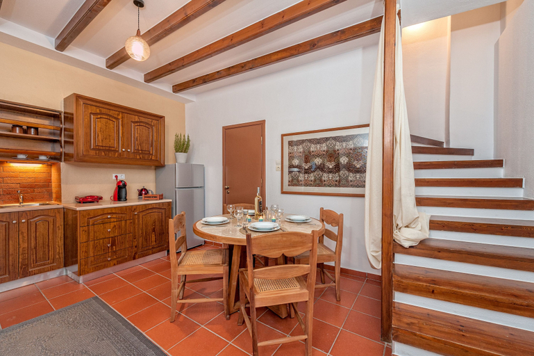 Others 5, Casa Sabbionara, Crete