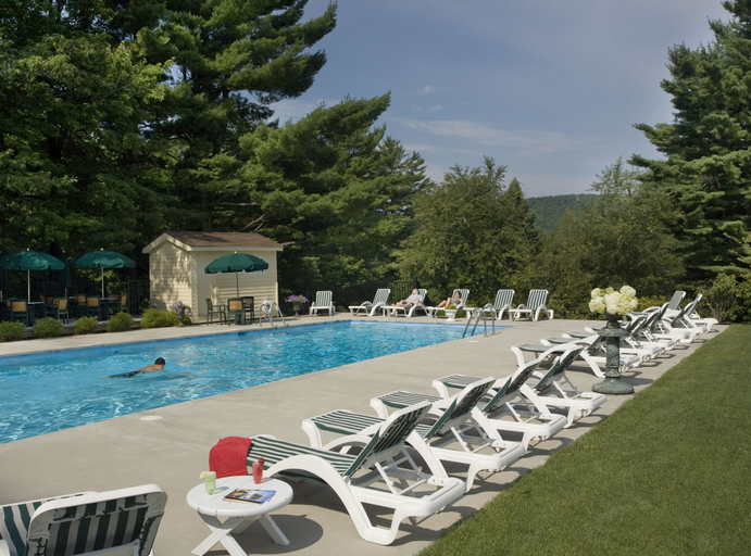 Sport & Beauty 3, The Manor On Golden Pond, Grafton