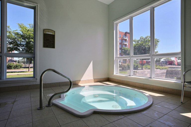 Bathroom 4, Super 8 by Wyndham Lachenaie/Terrebonne, Les Moulins