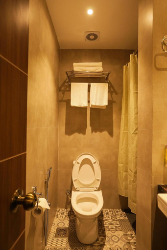 Bathroom 3, Flying Yak Hotel - Hostel, Bagmati