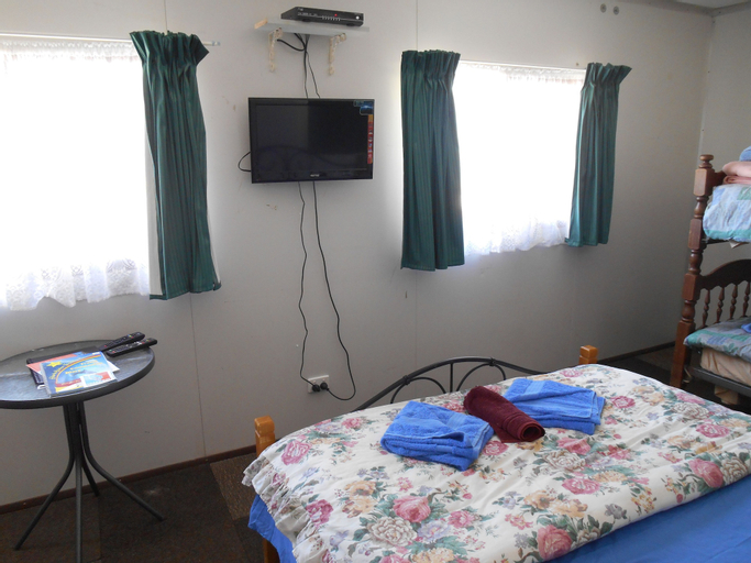 Bedroom 2, Hamelin Pool Caravan Park, Shark Bay