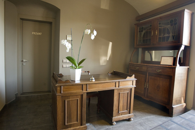 Others 5, Hostal Barris, Girona