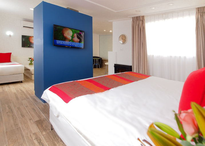 Bedroom 4, Paamonim Jerusalem Hotel