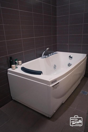Bathroom 4, Hotel Turista Canlubang, Calamba City