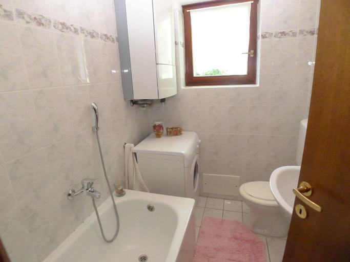 Bathroom, Four Person Apartment With One Bedroom Located Near Beach, Medulin