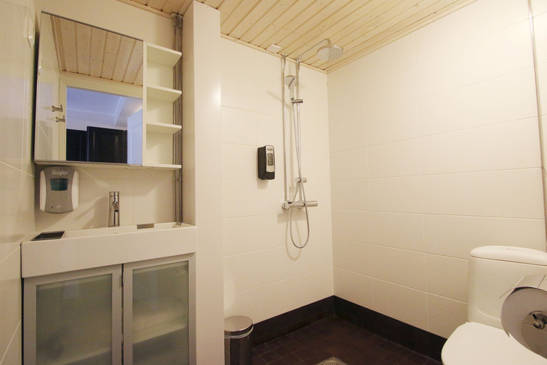 Bathroom 4, Hotel Hullu Poro, Lapland