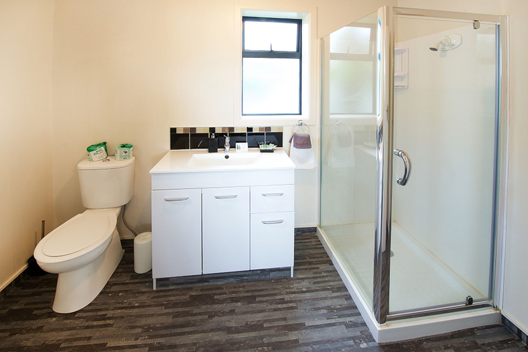 Bathroom 4, Ambassador Thermal Motel, Rotorua