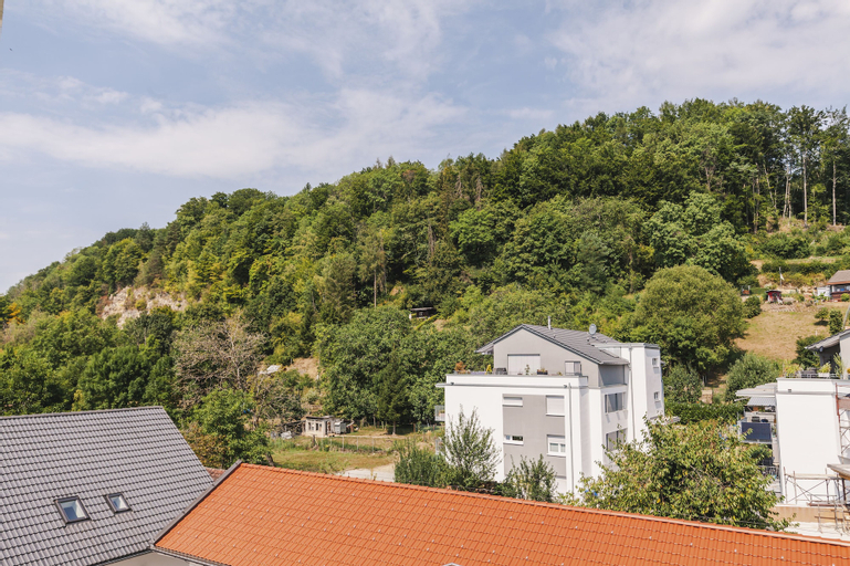Exterior & Views 9