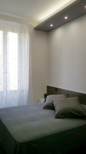 Bedroom 3, Fermata MONTESANTO, Napoli