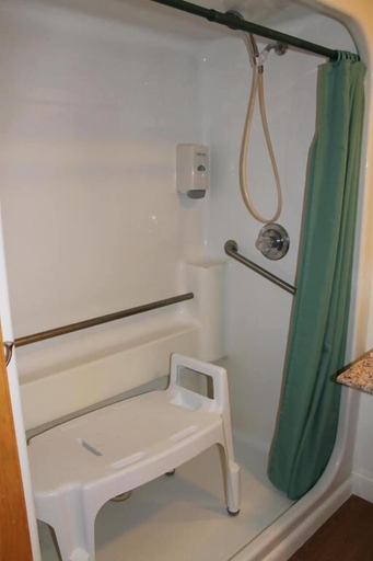 Bathroom 3, Country Inn, Phillips