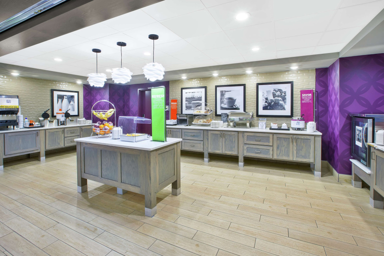 Food & Drinks 5, Hampton Inn & Suites Oakwood Village-Cleveland, Cuyahoga