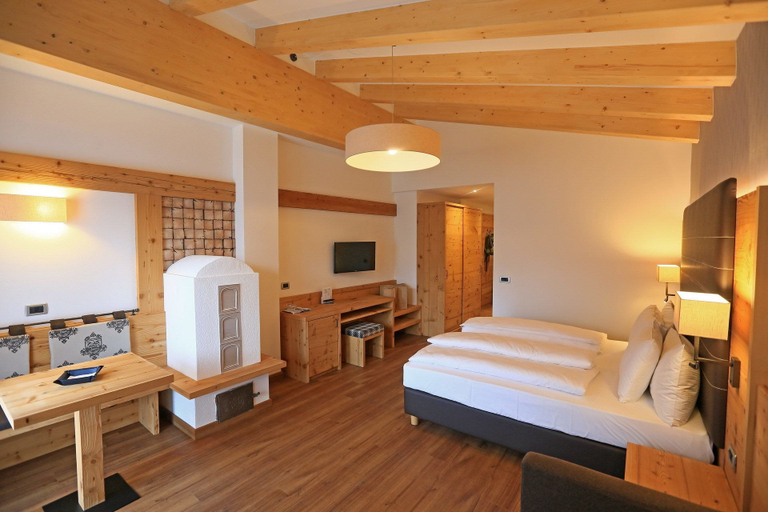 Bedroom 4, Astoria, Trento