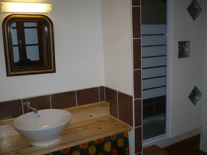 Bathroom 5, Le Havre de Bennecourt, Yvelines