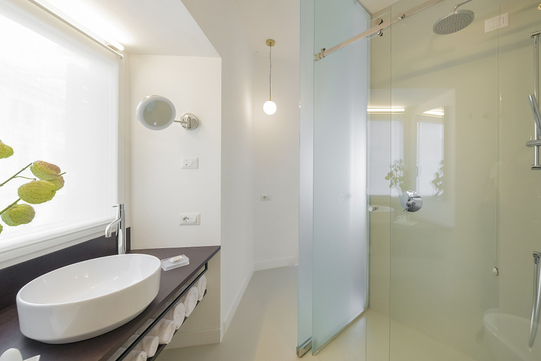Bathroom 4, Maison Ottavia, Rome