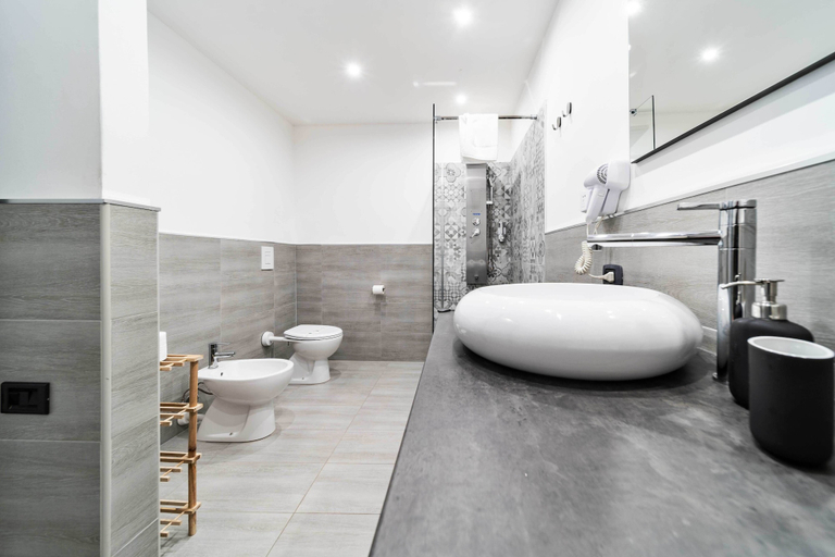 Bathroom 4, DANTE 138 CLASS ROOMS & APARTMENTS, Bari