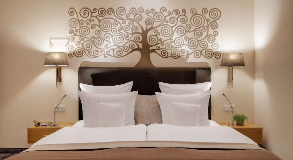 Bedroom 2, Nells Park Hotel, Trier