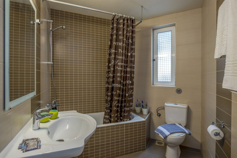 Bathroom 5, Theos village apartments, Crete