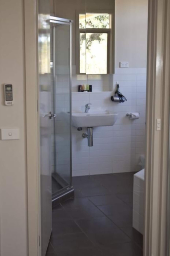 Bathroom 4, Central Shepparton Apartments, Shepparton