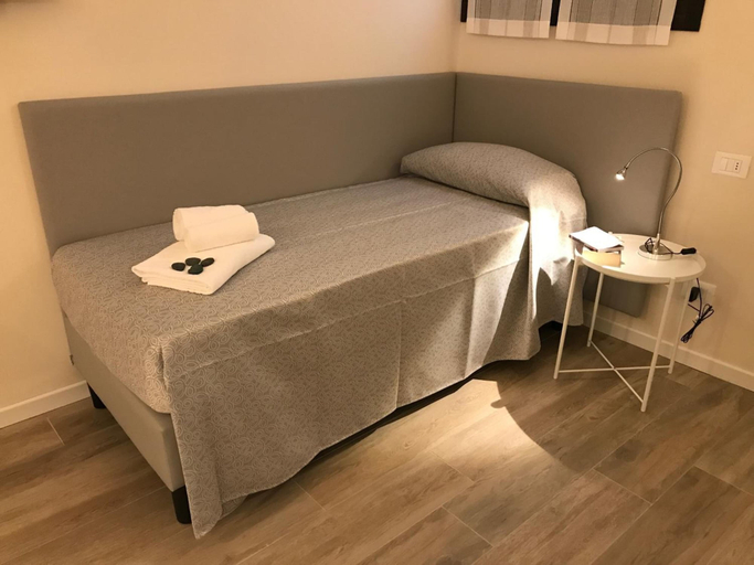 Bedroom 2, Honey Rooms, Ferrara
