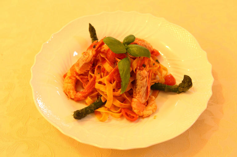 Food & Drinks 6