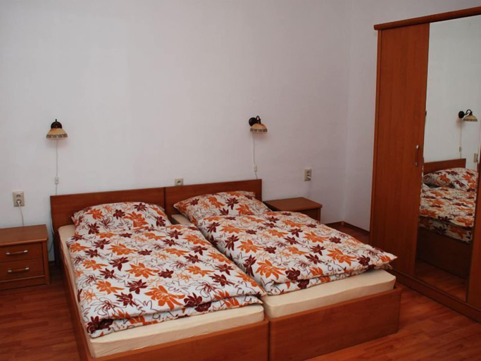 Bedroom 2, Villa Paris, Pieštany