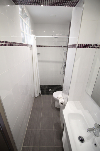 Bathroom 5, Hôtel des Pyrénées, Paris