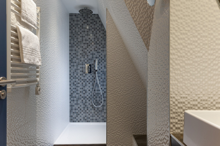 Bathroom 4, Trianon Gare de Lyon, Paris
