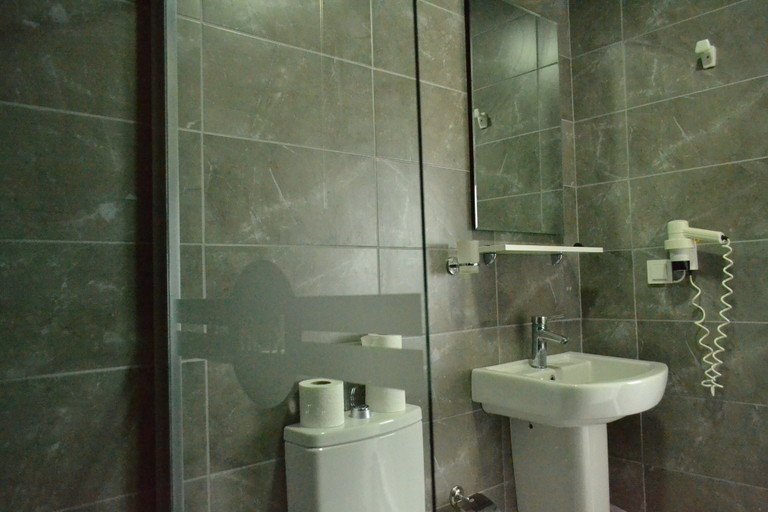 Bathroom 4, Hotel Kum, Eceabat