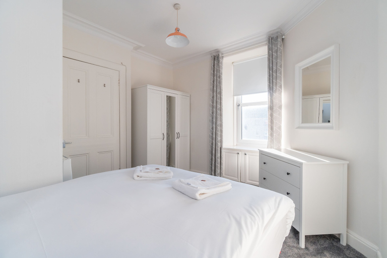 Bedroom 2, Silver Lining Charming Meadowbank Flat, Edinburgh