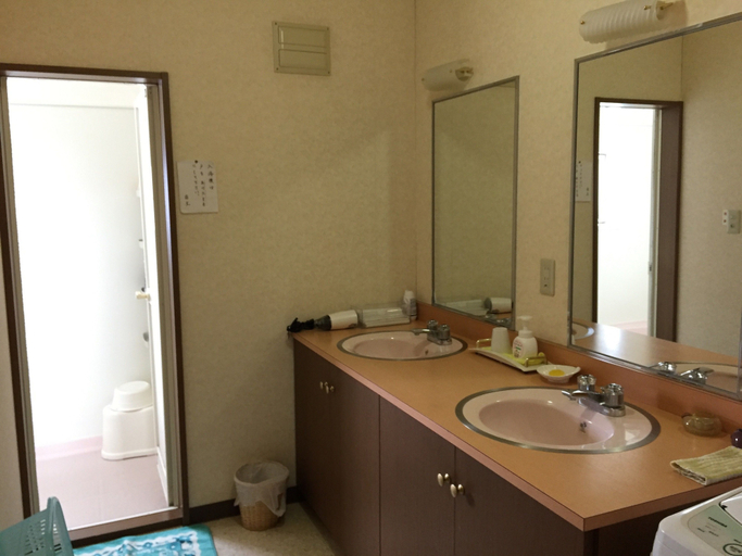 Bathroom 3, Okanoyado Koeru, Biei