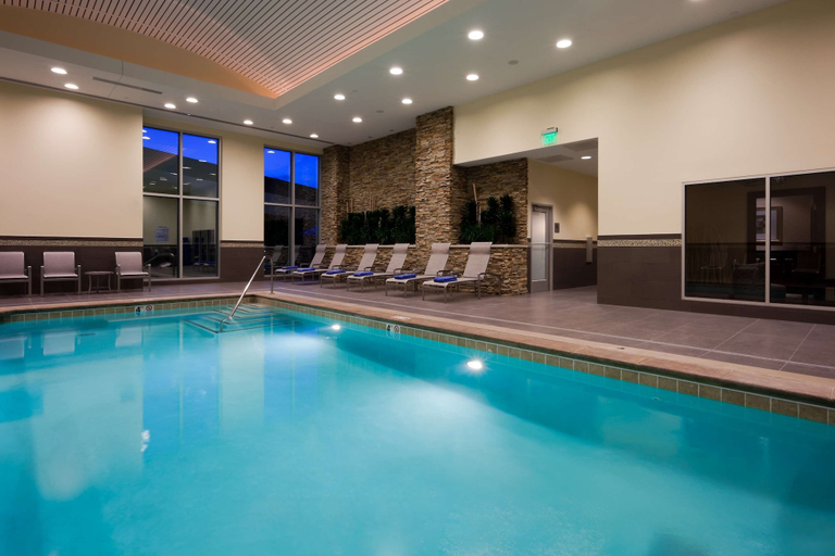 Sport & Beauty 2, Embassy Suites by Hilton Denver Downtown Convention Center, Denver