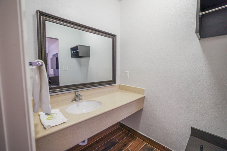 Bathroom 4, Motel 6 Tustin, CA – Orange County, Orange