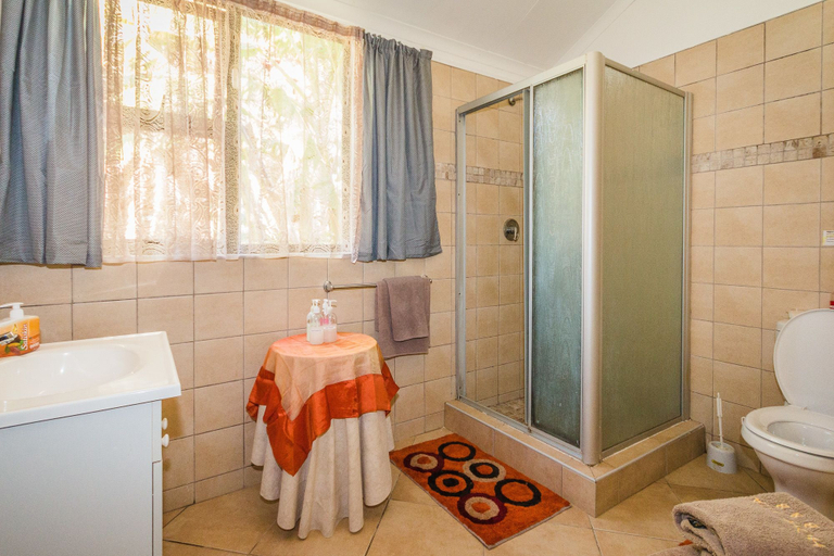 Bathroom 4, Homestead B & B, Cacadu