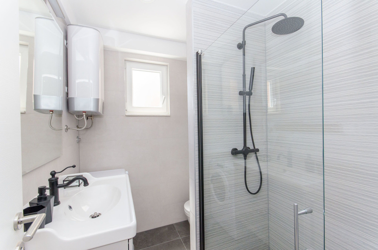 Bathroom 3, M&M apartments, Makarska