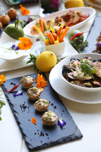 Food & Drinks 30