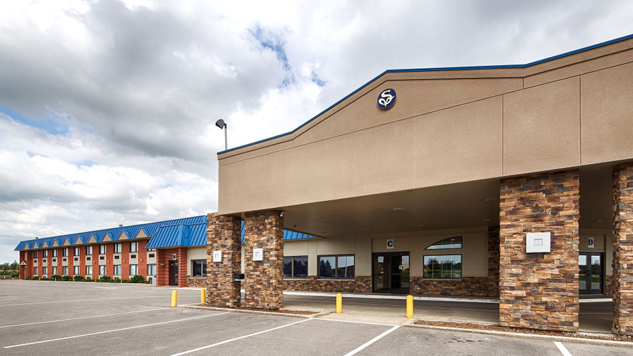 Exterior & Views 2, Crossroads Hotel and Event Center, Webster