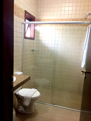 Bathroom 5, Pousada L'essence, Parati