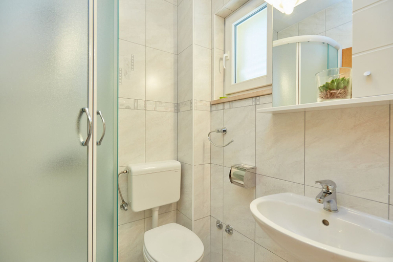 Bathroom 4, Apartments Zelic Tucepi, Tučepi